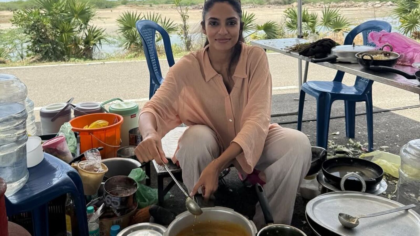 మూవీ సెట్‌లో వంట చేసిన శోభిత.. టేస్ట్ చూడాలని ఉందన్న నాగ చైతన్య.. అతని బేసిక్ హ్యూమన్ స్కిల్స్‌ కామెంట్స్‌కి కౌంటర్