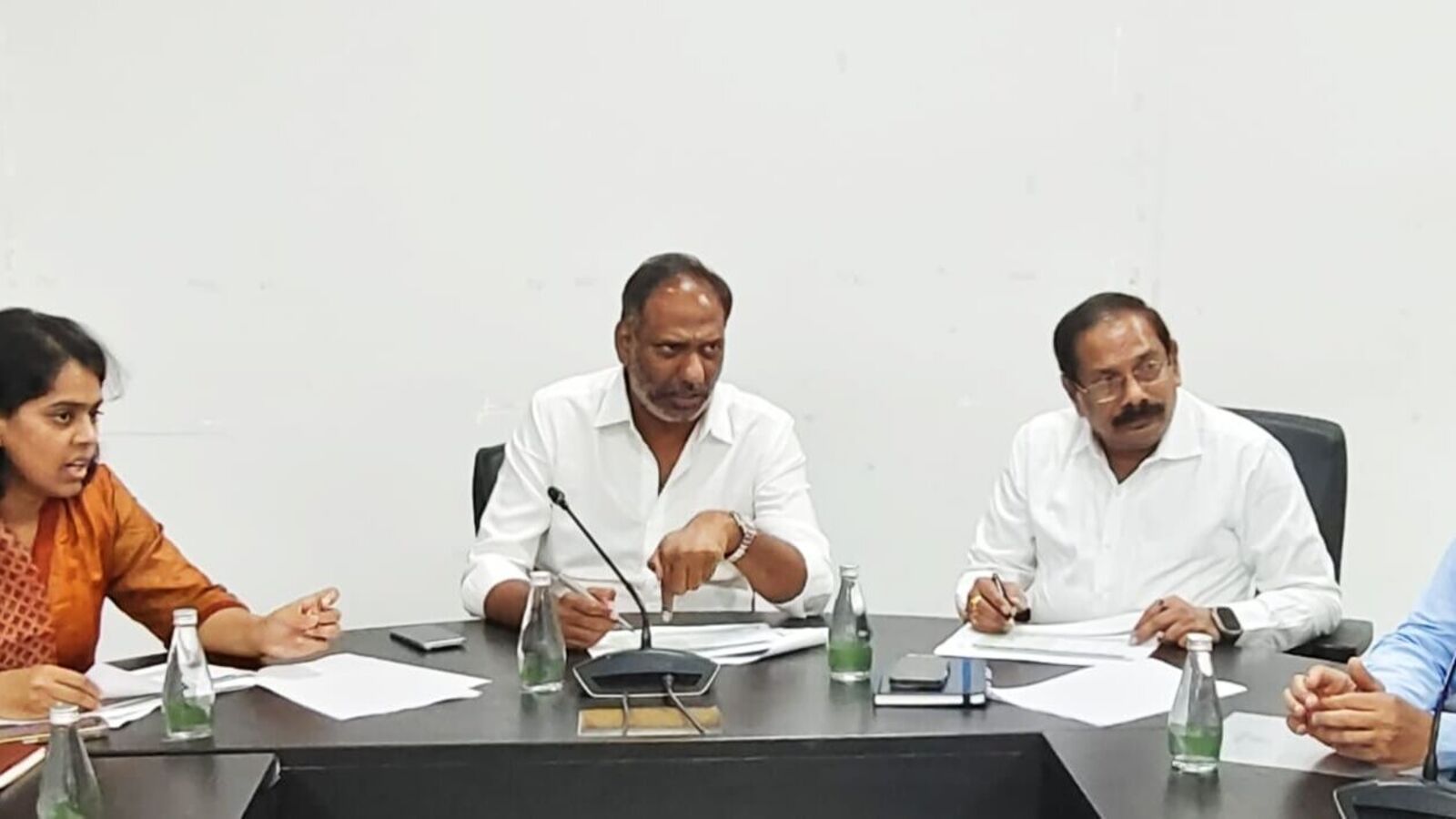 విద్యుత్ శాఖలో ఖాళీల భర్తీకి సీఎం చంద్రబాబు ఓకే.. అధికారులతో చర్చించిన మంత్రి గొట్టిపాటి!