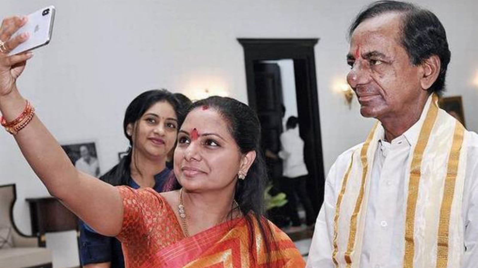 క‌విత వ్యూహాత్మక ఎత్తుగ‌డ‌లతో బీఆర్ఎస్‌కు మ‌రింత న‌ష్టం.. 'జై కేసీఆర్' నినాదం ఎందుకు?