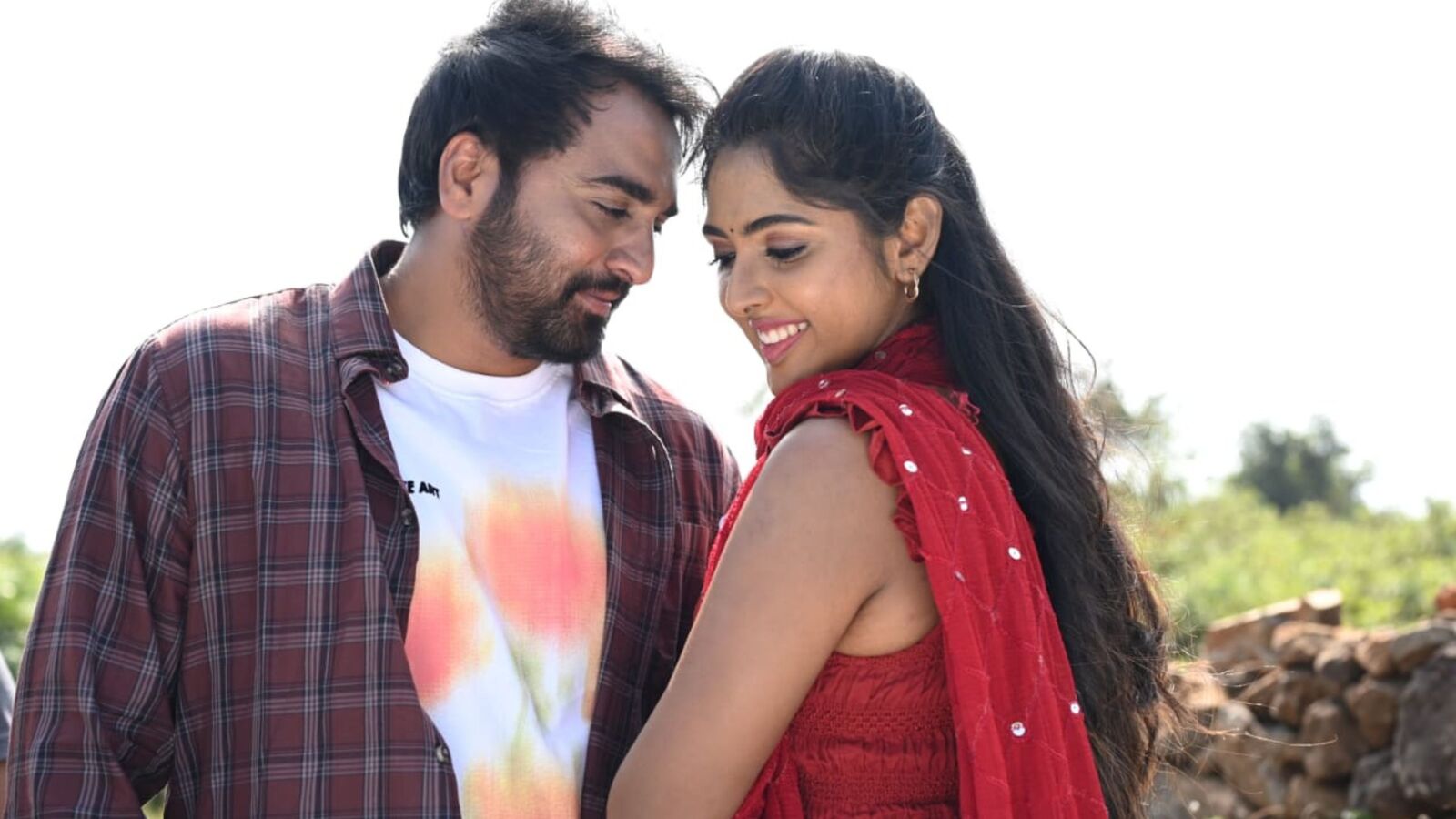 ఇప్పటివరకు రాని సరికొత్త పాయింట్‌తో క్రైమ్ సస్పెన్స్ థ్రిల్లర్- విద్రోహి ఫస్ట్ సాంగ్ రిలీజ్ చేసిన డైరెక్టర్ వీవీ వినాయక్