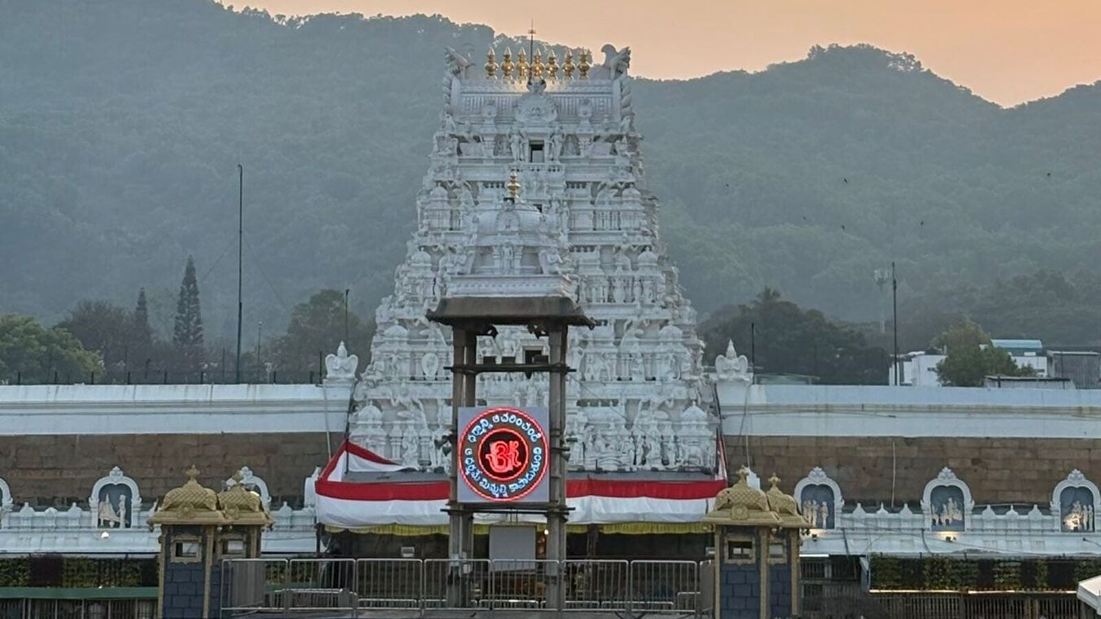 తిరుమల : ఈనెల 16న శ్రీవారి ఆలయంలో కోయిల్ ఆళ్వార్ తిరుమంజనం - వీఐపీ బ్రేక్ దర్శనాలు రద్దు