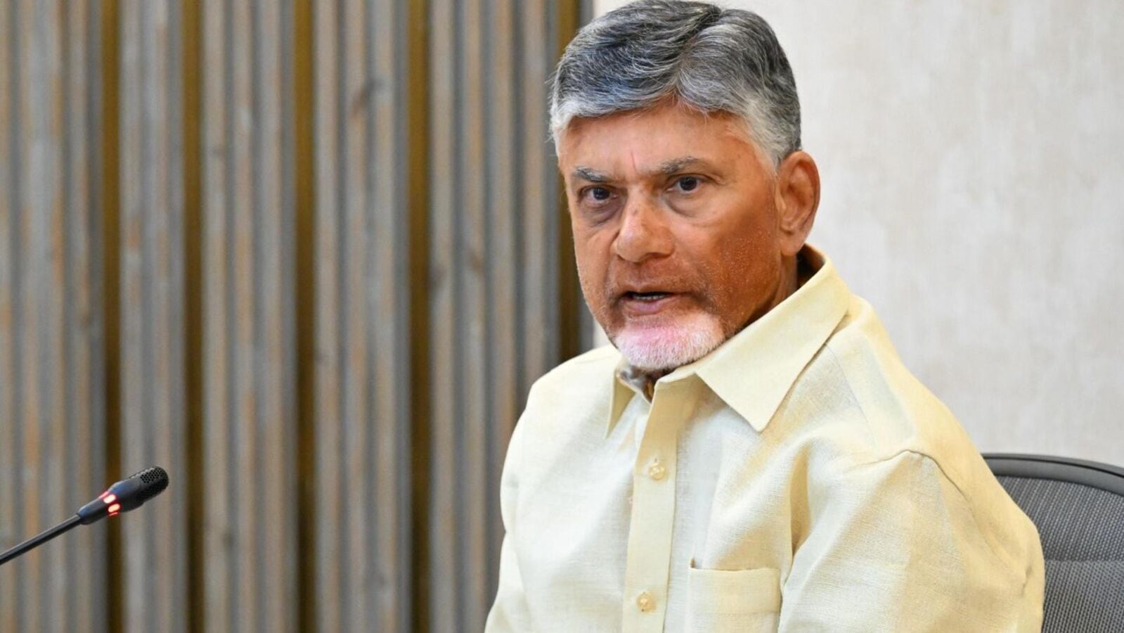 తిరుపతిలో వరల్డ్ క్లాస్ బస్ స్టేషన్.. ఐదు డిజైన్లు పరిశీలించిన సీఎం చంద్రబాబు!
