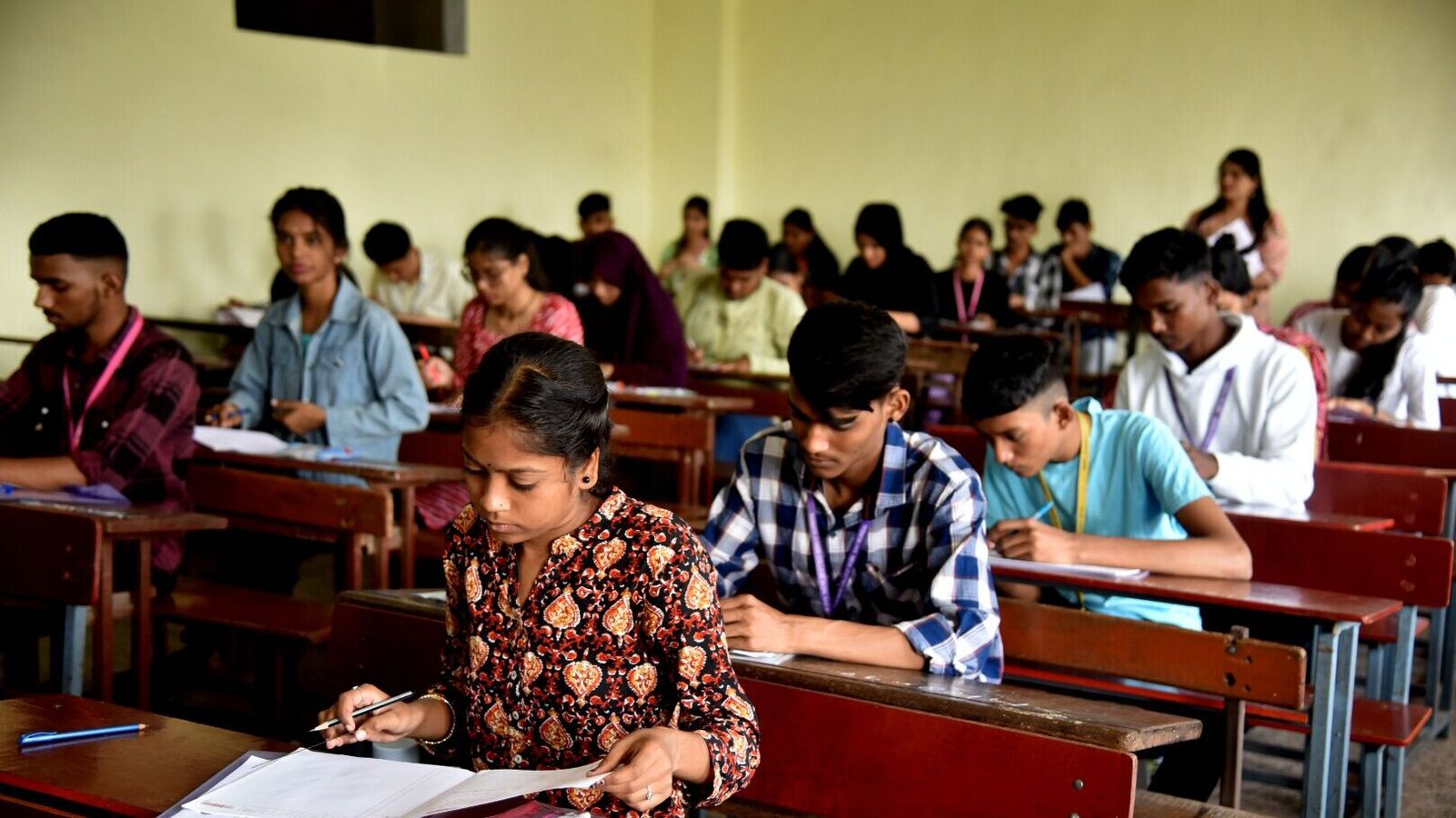 సగం మంది బాలికలకు STEM అంటే ఏమిటో తెలియదు: CRY అధ్యయనం