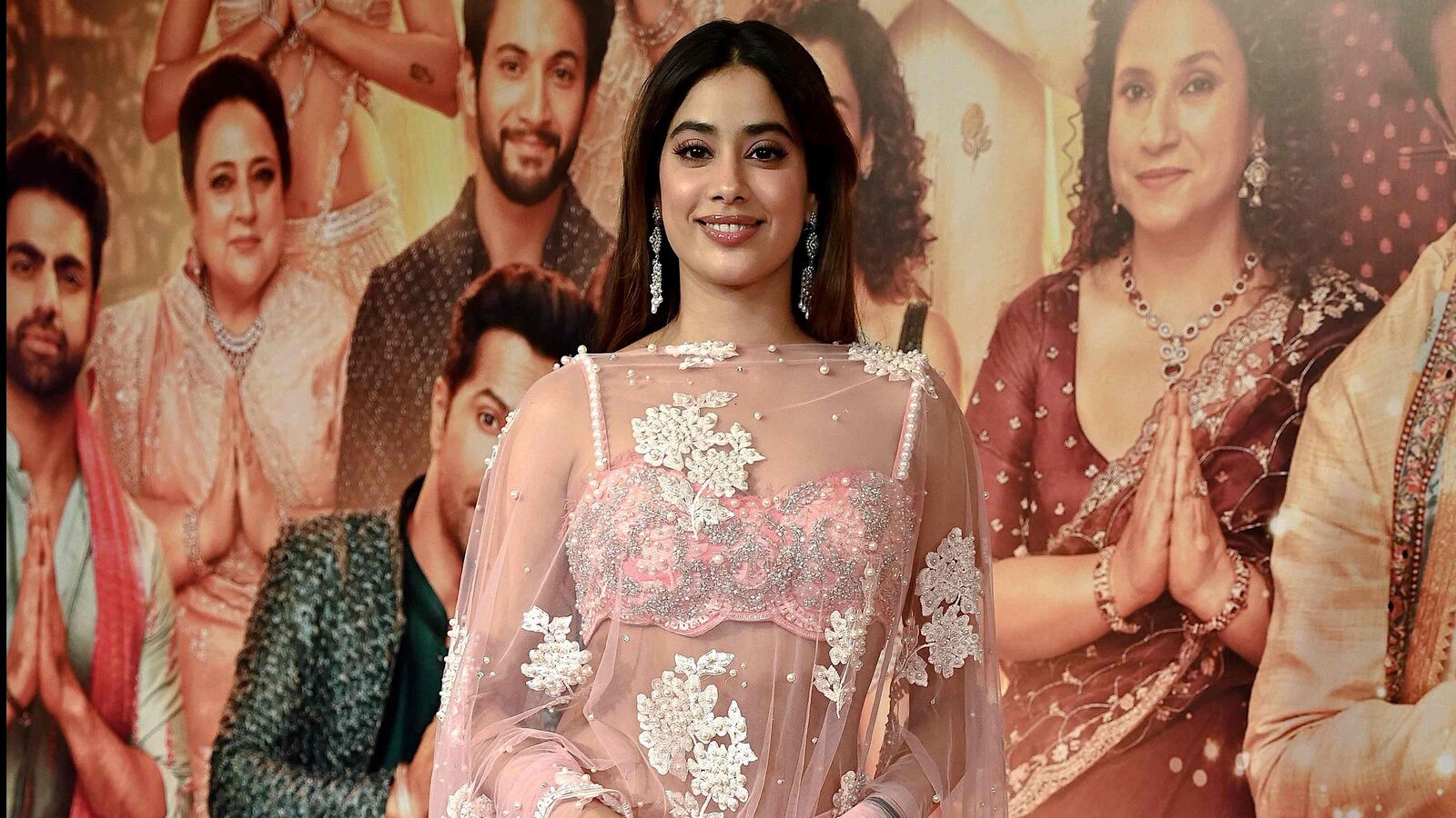 పర్మిషన్ లేకుండా నా ఏఐ ఫొటోలను వైరల్ చేస్తున్నారు.. కామన్ పీపుల్ ఏమనుకుంటారు?.. జాన్వీ కపూర్ ఆందోళన