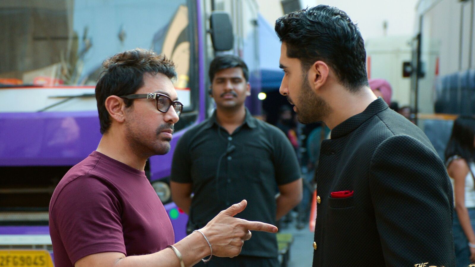 బ్యాడ్స్ ఆఫ్ బాలీవుడ్ ఫస్ట్ రివ్యూ.. మరికాసేపట్లో ఓటీటీలోకి షారుక్ కొడుకు డైరెక్షన్ చేసిన సిరీస్.. ఎక్కడ చూడొచ్చంటే?