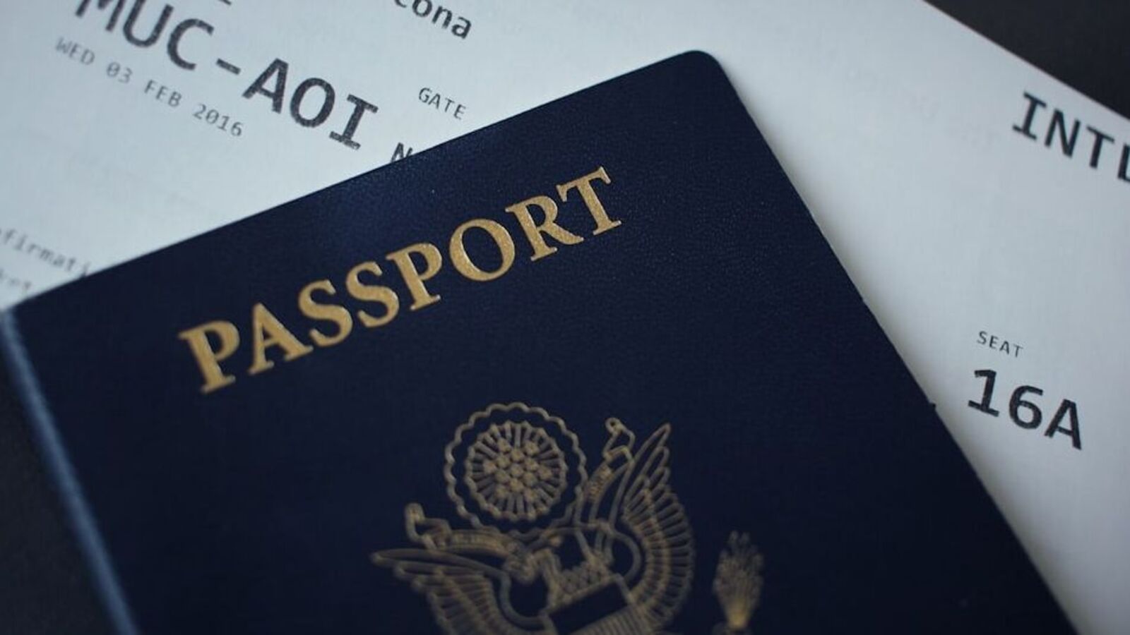 భార్యను మోసం చేసిన అమెరికా భర్త..! హైదరాబాద్ తీసుకొచ్చి పాస్‌పోర్ట్‌, విలువైన వస్తువులతో పరార్..!