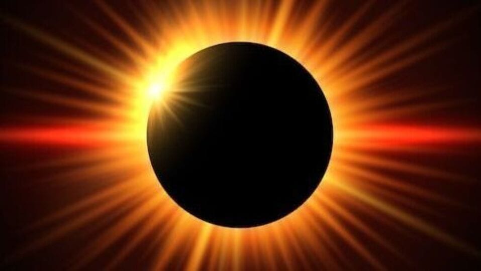 <p>ఈ ఏడాది సెప్టెంబర్ 21న ఆదివారం నాడు మహాలయ అమావాస్య. పైగా అదే రోజు సూర్యగ్రహణం కూడా ఏర్పడనుంది. ఈ గ్రహణం భారతదేశంలో కనపడదు కాబట్టి సూతక కాలం కూడా వర్తించదు. అదే రోజు రాహువు పూర్వభద్ర నక్షత్రంలోకి ప్రవేశిస్తాడు. చంద్రుడు ఉత్తర ఫల్గుణి నక్షత్రంలో సంచారం చేయనున్నాడు. <br> </p>(pinterest)