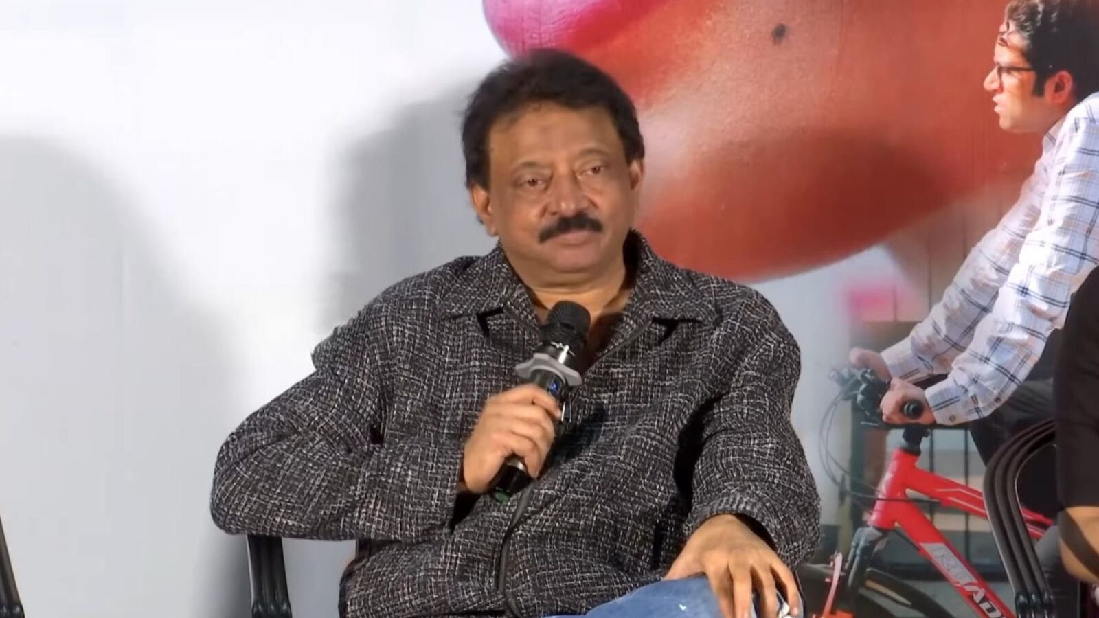 సంఘ విద్రోహ శక్తులు విద్యార్థులను దోపిడీ చేస్తున్నట్లు చూపించాం.. శివ రీ రిలీజ్ సందర్భంగా రామ్ గోపాల్ వర్మ కామెంట్స్