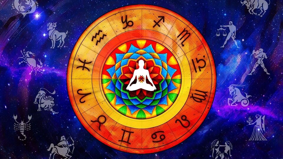 <p>దుర్గా పూజ 2025 రాబోతోంది. ఈ పూజలో శుభ యోగం ఉంటుంది. జ్యోతిష్యశాస్త్రం ప్రకారం, ఈ శుభ యోగం, చతుర్థి సెప్టెంబర్ 25న వస్తుంది. ఆ రోజు ఉదయం 5:16 గంటలకు, బృహస్పతి, శుక్రుడు ఒకదానికొకటి 45 డిగ్రీల కోణంలో ఉంటారు. ఇది సగం కేంద్ర యోగాన్ని సృష్టిస్తుంది. ఈ యోగా ఫలితంగా, అనేక రాశిచక్రాలు ప్రయోజనం పొందుతాయి. అలాగే, 3 రాశుల వారు అదృష్టవంతులుగా మారుతారు. మరి ఆ అదృష్టవంతులు ఎవరో చూద్దాం. </p>