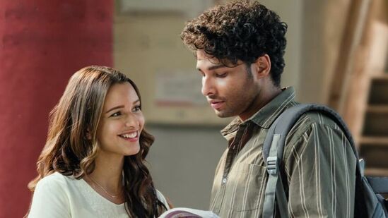 సిద్ధాంత్ చతుర్వేది, తృప్తి డిమ్రీ కాంబినేషన్లో తెరకెక్కిన 'ధడక్-2' చిత్రం సెప్టెంబర్ 26న నెట్ఫ్లిక్స్లో విడుదల కానుంది. ఈ చిత్రానికి ఐఎమ్డీబీ రేటింగ్ 7గా ఉంది. సిద్ధాంత్ చతుర్వేది, తృప్తి డిమ్రీ కాంబినేషన్లో తెరకెక్కిన 'ధడక్-2' చిత్రం సెప్టెంబర్ 26న నెట్ఫ్లిక్స్లో విడుదల కానుంది. ఈ చిత్రానికి ఐఎమ్డీబీ రేటింగ్ 7గా ఉంది.