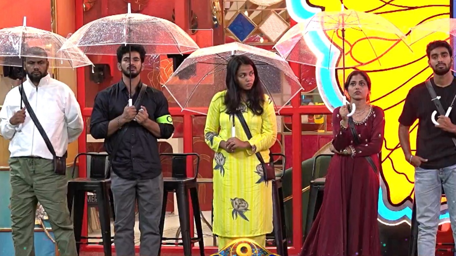 బిగ్ బాస్ 9 తెలుగు: బిగ్ ట్విస్ట్.. హౌస్ లోకి వైల్డ్ కార్డు ఎంట్రీలు.. కామనర్స్ మిడ్ వీక్ లో వచ్చే ఛాన్స్!