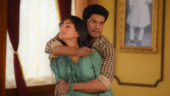 ఈ జాబితాలో ఆరో స్థానంలో మలయాళ భాషా సైకలాజికల్ థ్రిల్లర్ మూవీ అతిరన్ ఉంది. ఈ చిత్రానికి ఐఎండీబీ రేటింగ్ 6.7 ఉంది.