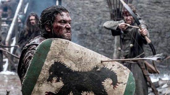 గేమ్ ఆఫ్ థ్రోన్స్ - హాలీవుడ్ సిరీస్ గేమ్ ఆఫ్ థ్రోన్స్ ఈ జాబితాలో 8వ స్థానంలో ఉంది. ఈ సిరీస్ లో మొత్తం 8 సీజన్లు వచ్చాయి. ఈ సిరీస్ కు IMDb రేటింగ్ 9.2 ఉంది.