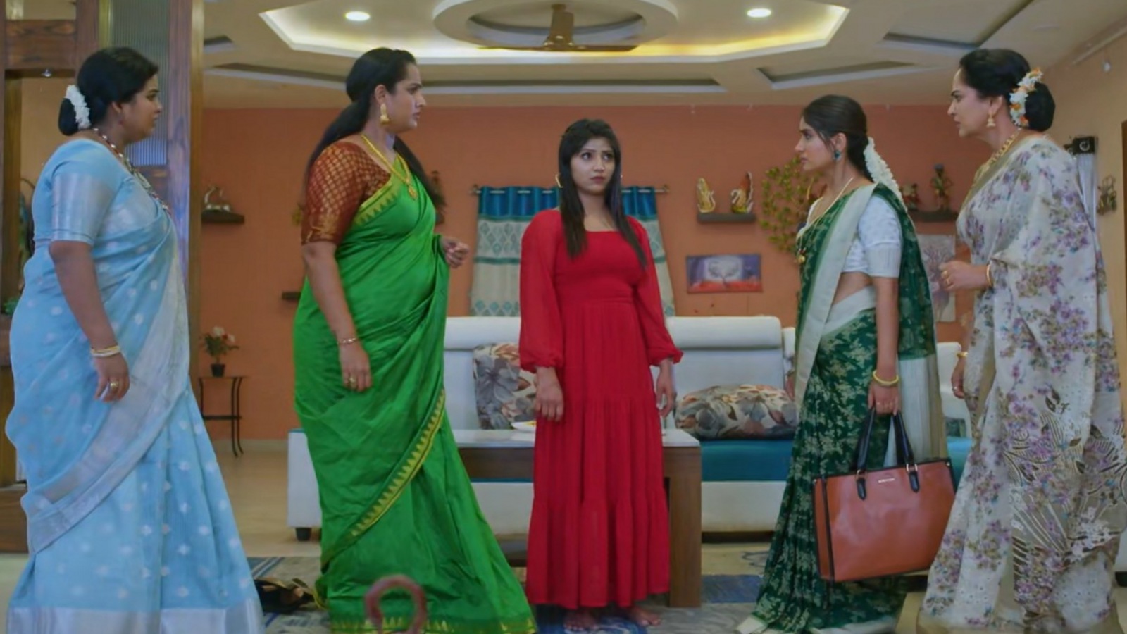 నిన్ను కోరి సెప్టెంబర్ 25 ఎపిసోడ్: శ్రుతిని కొట్టిన చంద్ర‌క‌ళ‌-శ్యామ‌ల‌పై జ‌గ‌దీశ్వ‌రి ఫైర్- కుట్ర కనిపెట్టిన అర్జున్