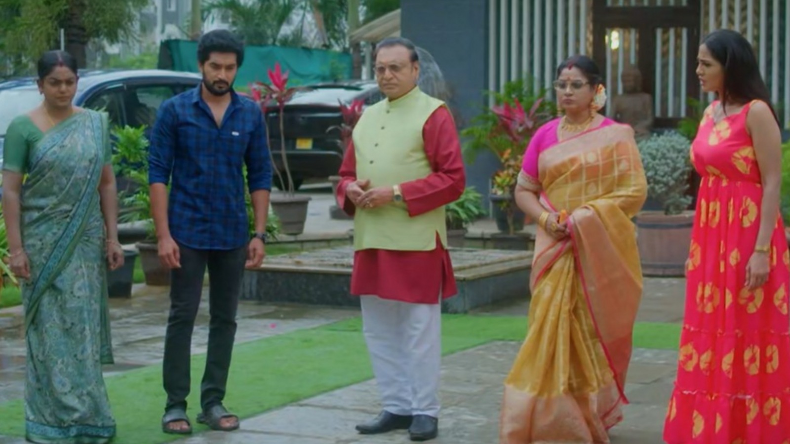 కార్తీక దీపం 2 టుడే ఎపిసోడ్: రూ.10 కోట్లు పంపించ‌మ‌న్న జ్యోత్స్న‌-కార్తీక్,దీపను ఇంట్లోకి రావొద్దన్న శివన్నారాయణ