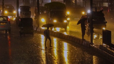 హైదరాబాద్లో నిత్యం వర్షాలే (PTI) హైదరాబాద్లో నిత్యం వర్షాలే (PTI)