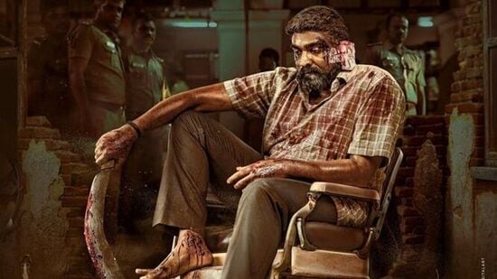 డేంజరస్ క్లైమాక్స్– ఈ సినిమాలో ఎమోషన్తో పాటు డేంజరస్ క్లైమాక్స్ కూడా ఉంటుంది, ఇది కేవలం థ్రిల్లర్ మాత్రమే కాదు, చాలా ఎమోషనల్ జర్నీ అని మీరు గ్రహిస్తారు. డేంజరస్ క్లైమాక్స్– ఈ సినిమాలో ఎమోషన్తో పాటు డేంజరస్ క్లైమాక్స్ కూడా ఉంటుంది, ఇది కేవలం థ్రిల్లర్ మాత్రమే కాదు, చాలా ఎమోషనల్ జర్నీ అని మీరు గ్రహిస్తారు.