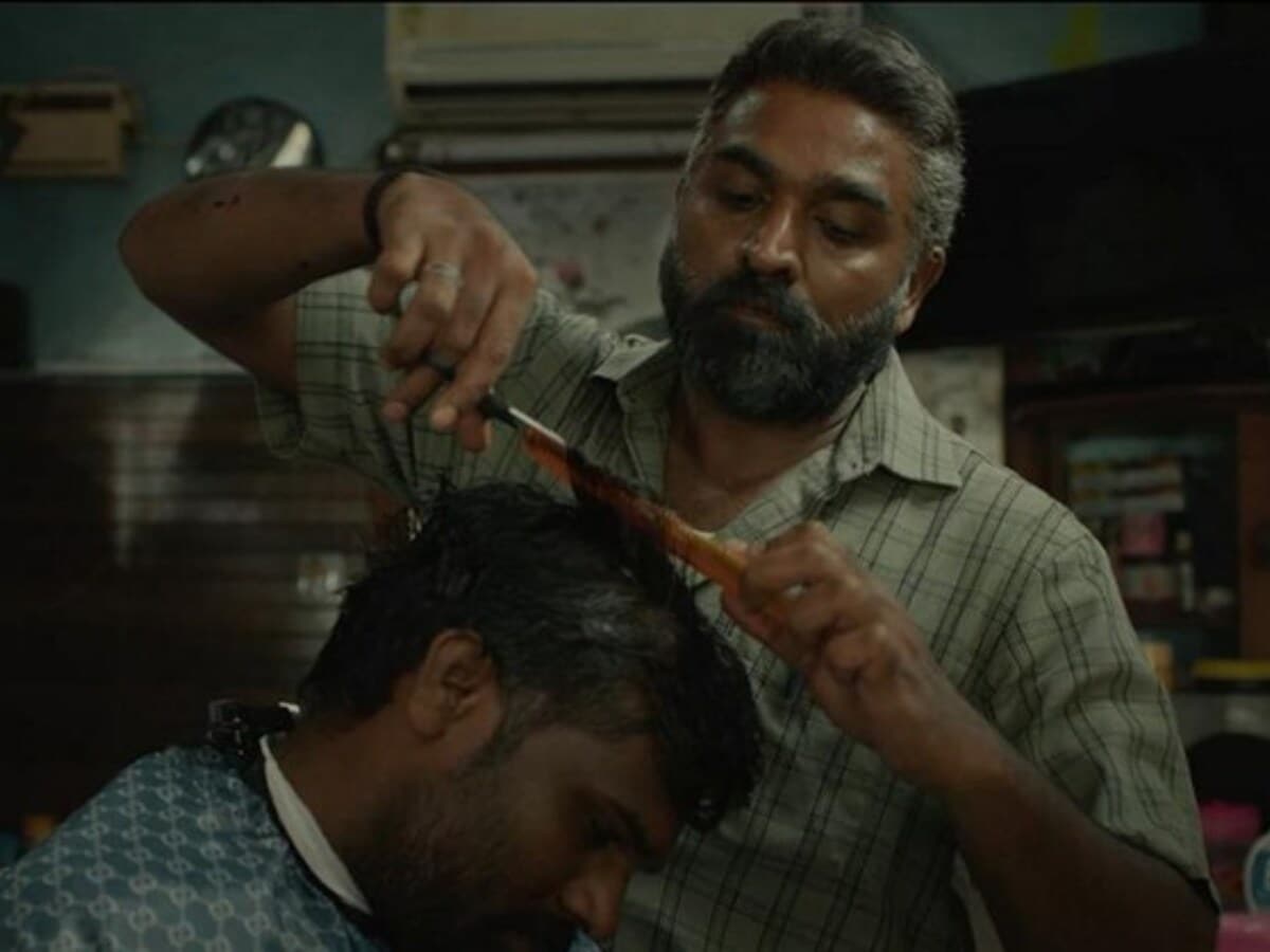 మీ సొంత రిస్క్తో 2 గంటల 21 నిమిషాల సస్పెన్స్ థ్రిల్లర్తో నిండిన ఈ ఓటీటీ సినిమాను మూవీ సజెషన్ కింద చూడండి. మీరు రొమాంటిక్ డ్రామా లేదా హర్రర్ సినిమాలు చూసినా సస్పెన్స్ సినిమాలకు ఉన్న క్రేజ్ మరెవరికీ తెలియదు. సస్పెన్స్ చిత్రాలలోని ప్రతి సన్నివేశం సీట్ ఎడ్జ్లో కూర్చోబెడుతుంది. ఈ రోజు మేము మీకు అలాంటి సస్పెన్స్తో నిండిన చిత్రం గురించి చెప్పబోతున్నాము, ఇది మీ మనస్సును కూడా కదిలిస్తుంది. మీ సొంత రిస్క్తో 2 గంటల 21 నిమిషాల సస్పెన్స్ థ్రిల్లర్తో నిండిన ఈ ఓటీటీ సినిమాను మూవీ సజెషన్ కింద చూడండి. మీరు రొమాంటిక్ డ్రామా లేదా హర్రర్ సినిమాలు చూసినా సస్పెన్స్ సినిమాలకు ఉన్న క్రేజ్ మరెవరికీ తెలియదు. సస్పెన్స్ చిత్రాలలోని ప్రతి సన్నివేశం సీట్ ఎడ్జ్లో కూర్చోబెడుతుంది. ఈ రోజు మేము మీకు అలాంటి సస్పెన్స్తో నిండిన చిత్రం గురించి చెప్పబోతున్నాము, ఇది మీ మనస్సును కూడా కదిలిస్తుంది.