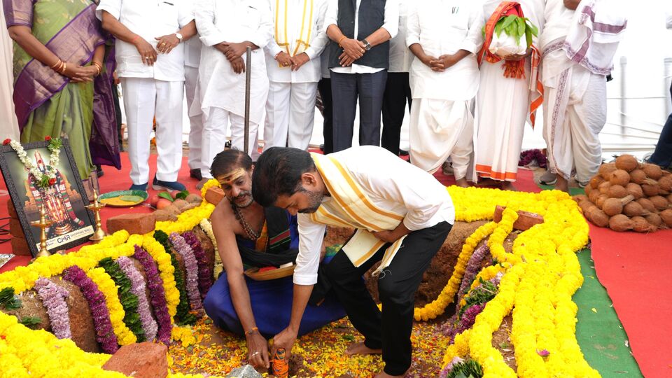 భవిష్యత్ తరాల కోసమే ఫ్యూచర్ సిటీ నిర్మాణం, డిసెంబర్‌ వరకు ఆ పనులు పూర్తి కావాలి : రేవంత్ రెడ్డి