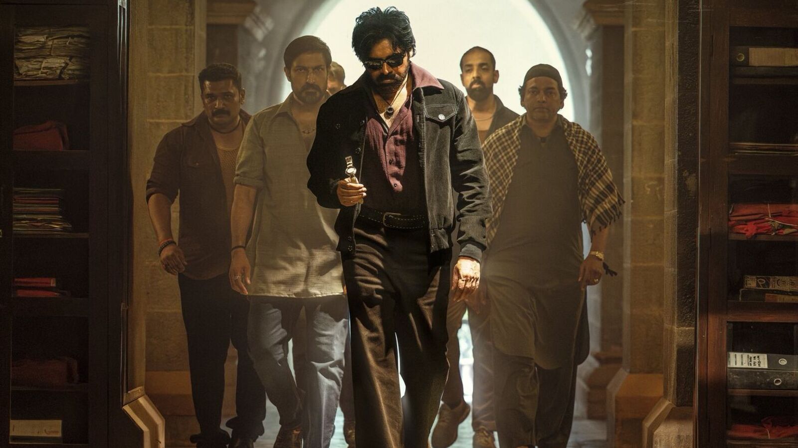 పడిపోయిన ఓజీ కలెక్షన్స్.. అయిదు రోజుల్లో ఇండియాలో ఎన్ని కోట్లంటే? రామ్ చరణ్ తో కలిసి సినిమా చూసిన పవన్ కల్యాణ్