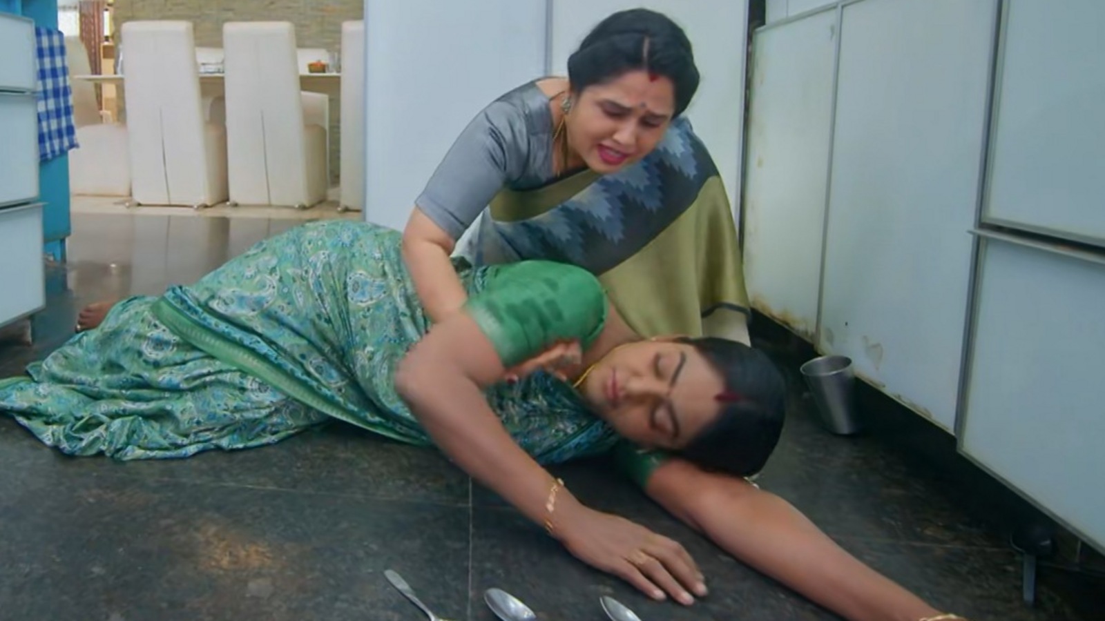 కార్తీక దీపం 2 టుడే ఎపిసోడ్: డ్రైవ‌ర్‌గా కార్తీక్‌ను చూసి స్వ‌ప్న షాక్‌-జ్యోకు కౌంట‌ర్‌-ప‌డిపోయిన దీప‌-సుమిత్ర కంగారు