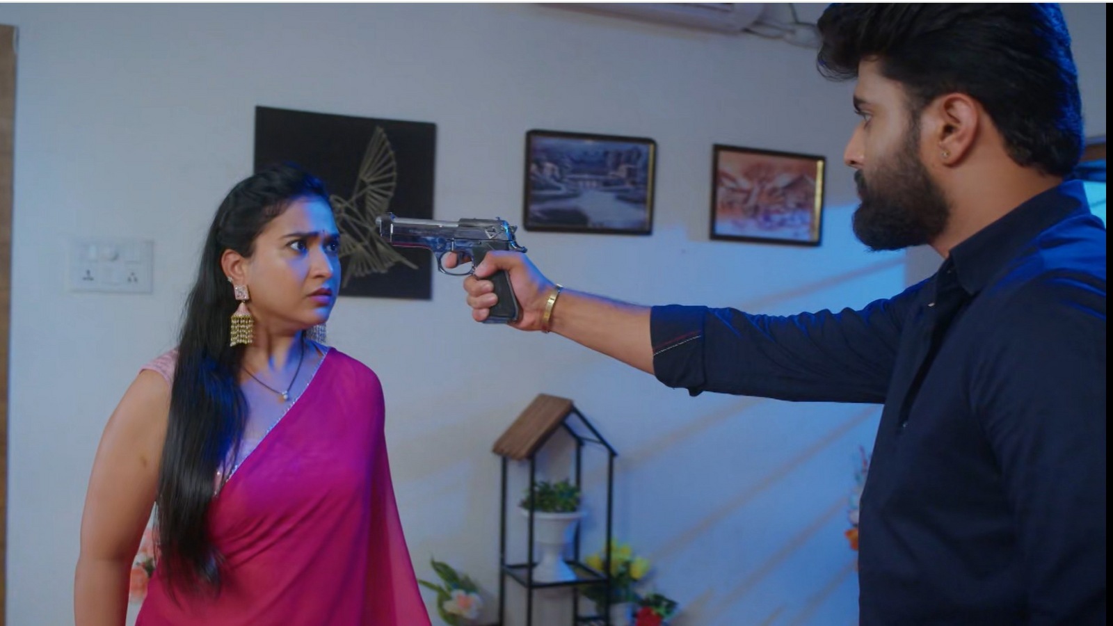 నిన్ను కోరి సెప్టెంబర్ 30 ఎపిసోడ్: శాలినికి అర్జున్ వార్నింగ్‌.. నిజం తెలుసుకుని గ‌న్ గురిపెట్టిన క్రాంతి