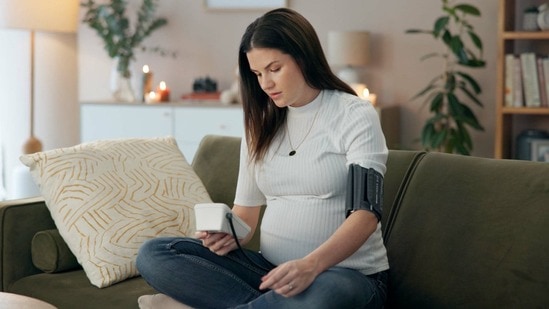 ప్రెగ్నెన్సీలో అధిక రక్తపోటు: ఎందుకు ప్రమాదకరం? (Adobe Stock)