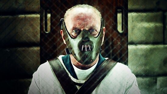 రెడ్ డ్రాగన్ - టూత్ ఫెయిరీ అనే భయంకరమైన సీరియల్ కిల్లర్ చుట్టూ తిరిగే సస్పెన్స్ థ్రిల్లర్ మూవీ ఇది. రెడ్ డ్రాగన్ - టూత్ ఫెయిరీ అనే భయంకరమైన సీరియల్ కిల్లర్ చుట్టూ తిరిగే సస్పెన్స్ థ్రిల్లర్ మూవీ ఇది.