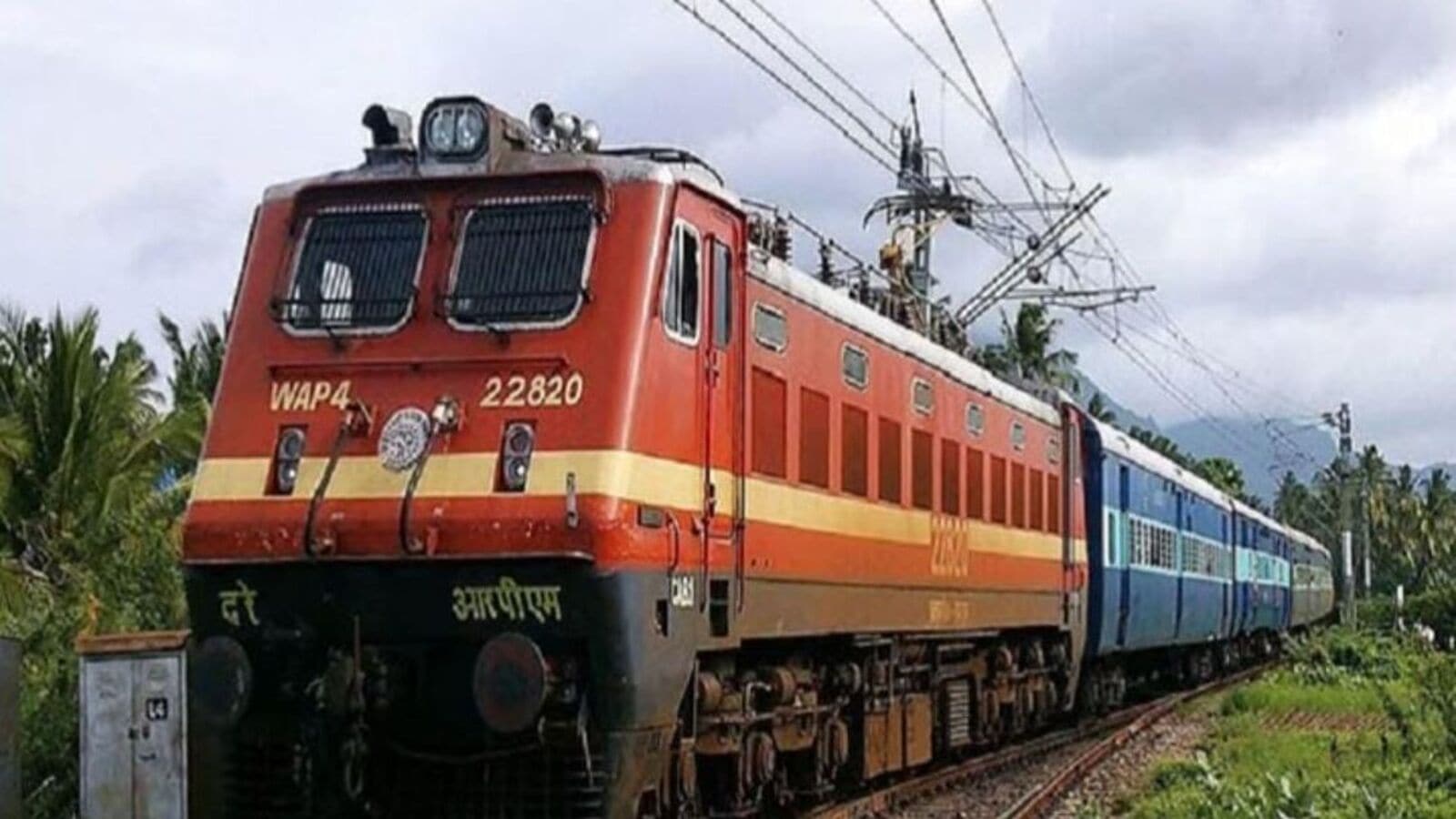 పండుగల కోసం ప్రత్యేక రైళ్లు.. ఈ రూట్‌లలో మీరు వెళ్తున్నారో లెదో చూసుకోండి!