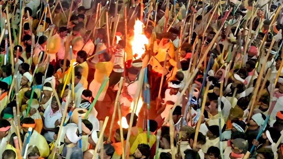 దేవరగట్టు బన్నీ ఉత్సవంలో తీవ్ర విషాదం - కర్రల సమరంలో ఇద్దరు మృతి, 100 మందికి గాయాలు..!