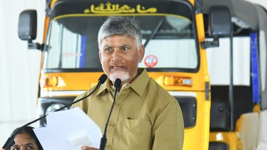 రాష్ట్రంలోని ఆటో డ్రైవర్లకు కూటమి ప్రభుత్వం గుడ్ న్యూస్ చెప్పింది. ఊబర్ లాంటి ప్రత్యేకమైన యాప్ తీసుకువచ్చే దిశగా కార్యాచరణను సిద్ధం చేయనుంది. ఈ మేరకు ముఖ్యమంత్రి చంద్రబాబు కీలక ప్రకటన చేశారు. ప్రత్యేక యాప్ ద్వారా ఆటో కిరాయి  వచ్చేలా చేస్తామన్నారు. 