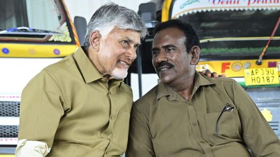 ఆటో డ్రైవర్ల సంక్షేమం కోసం ప్రత్యేకంగా బోర్డు ఏర్పాటు చేస్తామని సీఎం చంద్రబాబు చెప్పారు. ఆటో డ్రైవర్ సేవలో పథకాన్ని ప్రారంభించిన సందర్భంగా ముఖ్యమంత్రి... ఈ ప్రకటన చేశారు. 