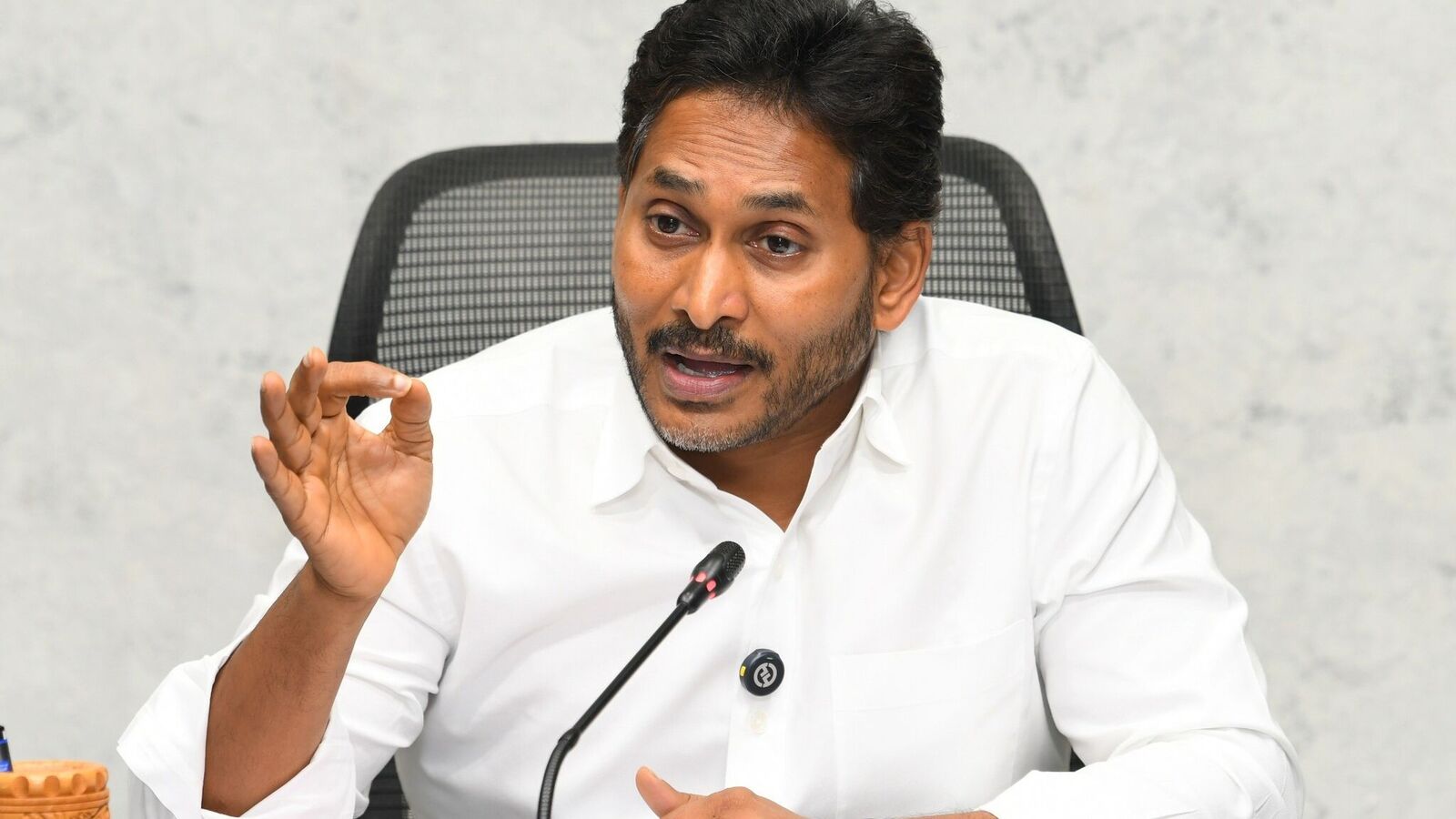ఏపీలో ప్రతి మూడు బాటిళ్లలో ఒకటి కల్తీ మందే.. తయారు చేస్తున్నది టీడీపీ వాళ్లే : వైఎస్ జగన్
