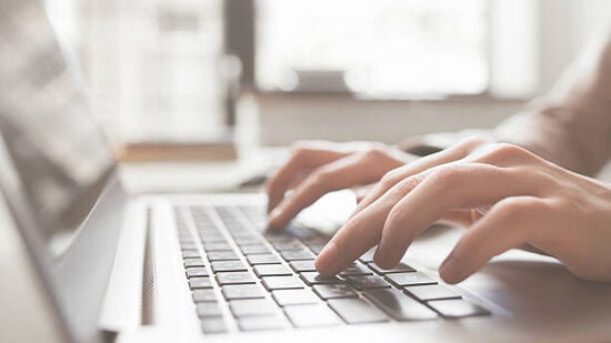 జూలై - ఆగస్ట్ సెషన్ కింద ఈ ప్రవేశాలు ఉంటాయి. అర్హులైన అభ్యర్థులు.. ఆన్ లైన్ ద్వారా దరఖాస్తు చేసుకోవాలి. అయితే అప్లికేషన్ల గడువు దగ్గరపడింది. అర్హులైన అభ్యర్థులు… అక్టోబర్ 10, 2025వ తేదీలోపు అప్లికేషన్ ప్రాసెస్ పూర్తి చేసుకోవాలి.