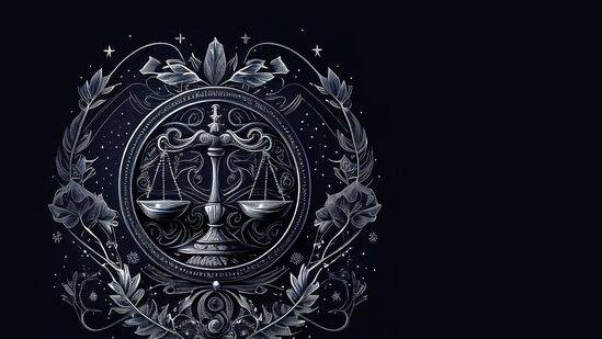 నవంబర్ 12న బృహస్పతి తులారాశి 10వ ఇంట్లో తిరోగమనంలో ఉంటాడు. ఇది తులారాశి వారి అదృష్టాన్ని మారుస్తుంది. పనిలో విశ్వాసం పెరుగుతుంది. ఆర్థిక బలం పెరగడం వల్ల భూమి, వాహనాలను కొనుగోలు చేసే అవకాశం ఉంది. అవివాహితులకు వివాహం అవుతుంది. పనిలో పదోన్నతి, గౌరవం లభించే అవకాశాలు ఉన్నాయి. పదోన్నతితో మీరు పనిలో కొత్త బాధ్యతలను పొందవచ్చు. మీ ఉద్యోగంలో మీరు కోరుకున్న లక్ష్యాన్ని సాధిస్తారు. ఊహించని ఆర్థిక లాభం ఇంట్లో సంతోషకరమైన వాతావరణాన్ని సృష్టిస్తుంది. అదృష్టం, ఆధ్యాత్మిక విషయాలపై ఆసక్తి పెరుగుతుంది. నవంబర్ 12న బృహస్పతి తులారాశి 10వ ఇంట్లో తిరోగమనంలో ఉంటాడు. ఇది తులారాశి వారి అదృష్టాన్ని మారుస్తుంది. పనిలో విశ్వాసం పెరుగుతుంది. ఆర్థిక బలం పెరగడం వల్ల భూమి, వాహనాలను కొనుగోలు చేసే అవకాశం ఉంది. అవివాహితులకు వివాహం అవుతుంది. పనిలో పదోన్నతి, గౌరవం లభించే అవకాశాలు ఉన్నాయి. పదోన్నతితో మీరు పనిలో కొత్త బాధ్యతలను పొందవచ్చు. మీ ఉద్యోగంలో మీరు కోరుకున్న లక్ష్యాన్ని సాధిస్తారు. ఊహించని ఆర్థిక లాభం ఇంట్లో సంతోషకరమైన వాతావరణాన్ని సృష్టిస్తుంది. అదృష్టం, ఆధ్యాత్మిక విషయాలపై ఆసక్తి పెరుగుతుంది.