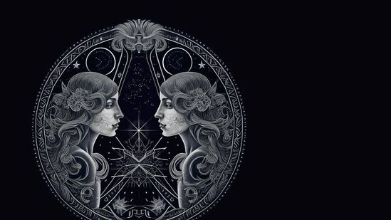 నవంబర్ 12న బృహస్పతి మిథున రాశి 2వ ఇంట్లో పునర్వసు నక్షత్రంలో తిరోగమనంలో ఉంటాడు. ఈ సంచారం మిథున రాశి వారికి శుభ ఫలితాలను ఇస్తుంది. బృహస్పతి అనుగ్రహం వల్ల మీ ఆర్థిక జీవితం లాభదాయకంగా ఉంటుంది. మీ మునుపటి ఆర్థిక సమస్యలు పరిష్కరించి.. మీ ఉద్యోగం, వ్యాపారంలో పురోగతిని చూస్తారు. మీ ఆర్థిక పరిస్థితి బాగుంటుంది. డబ్బు రాక పెరుగుతుంది. దీనితో పాటు అవివాహిత మిథున రాశి వారికి వివాహ యోగం ఏర్పడుతుంది. మీరు పనిలో మీ మనసులో అనుకున్నది సాధిస్తారు. కుటుంబ విషయాలలో ఆనందం వెల్లివిరుస్తుంది. ఇల్లు, వాహనం కొనడానికి కూడా ఒక యోగం ఉంది. నవంబర్ 12న బృహస్పతి మిథున రాశి 2వ ఇంట్లో పునర్వసు నక్షత్రంలో తిరోగమనంలో ఉంటాడు. ఈ సంచారం మిథున రాశి వారికి శుభ ఫలితాలను ఇస్తుంది. బృహస్పతి అనుగ్రహం వల్ల మీ ఆర్థిక జీవితం లాభదాయకంగా ఉంటుంది. మీ మునుపటి ఆర్థిక సమస్యలు పరిష్కరించి.. మీ ఉద్యోగం, వ్యాపారంలో పురోగతిని చూస్తారు. మీ ఆర్థిక పరిస్థితి బాగుంటుంది. డబ్బు రాక పెరుగుతుంది. దీనితో పాటు అవివాహిత మిథున రాశి వారికి వివాహ యోగం ఏర్పడుతుంది. మీరు పనిలో మీ మనసులో అనుకున్నది సాధిస్తారు. కుటుంబ విషయాలలో ఆనందం వెల్లివిరుస్తుంది. ఇల్లు, వాహనం కొనడానికి కూడా ఒక యోగం ఉంది.