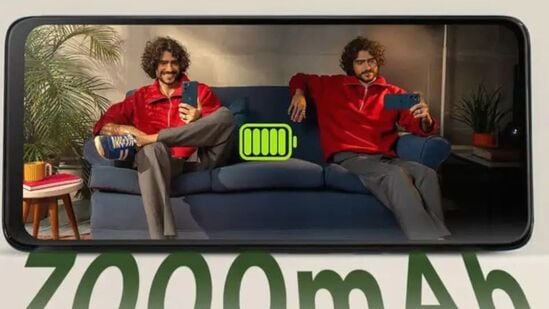 మోటో జీ06 పవర్​ 7000 ఎంఏహెచ్ బ్యాటరీని కలిగి ఉందని సంస్థ పేర్కొంది. ఈ ఫోన్ పూర్తి ఛార్జ్ చేస్తే మూడు రోజుల బ్యాటరీ లైఫ్​ అందిస్తుందని కంపెనీ చెబుతోంది!