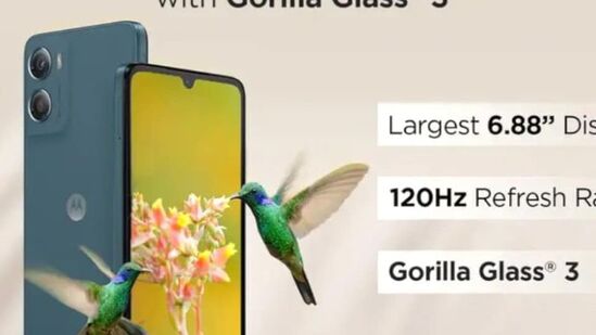 మోటో జీ06 పవర్​.. బడ్జెట్​ ఫ్రెండ్లీ విభాగంలో అతిపెద్ద 6.88-ఇంచ్​ డిస్​ప్లేను కలిగి ఉంటుంది. ఇది 120 హెర్ట్జ్ రిఫ్రెష్ రేటును కలిగి ఉంటుంది. ఈ డిస్​ప్లేలో కార్నింగ్ గొరిల్లా గ్లాస్ 3 ప్రొటెక్షన్ ఉంది.