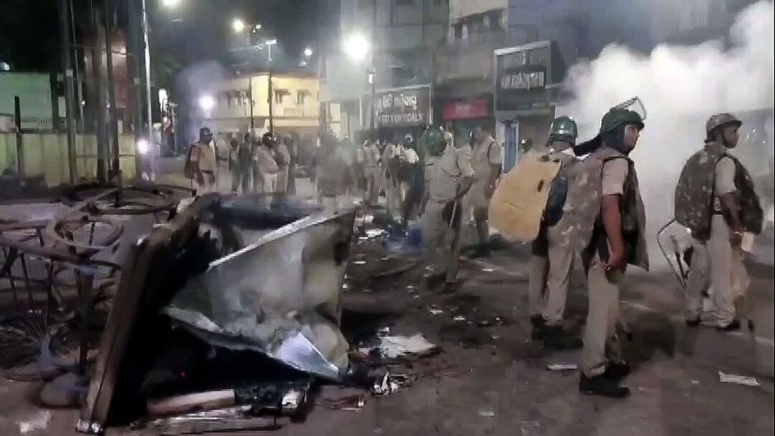 Cuttack violence : కటక్‌లో హింస.. నిమజ్జనంపై గొడవతో ఉద్రిక్తత- నగరంలో కర్ఫ్యూ, ఇంటర్నెట్ నిషేధం..
