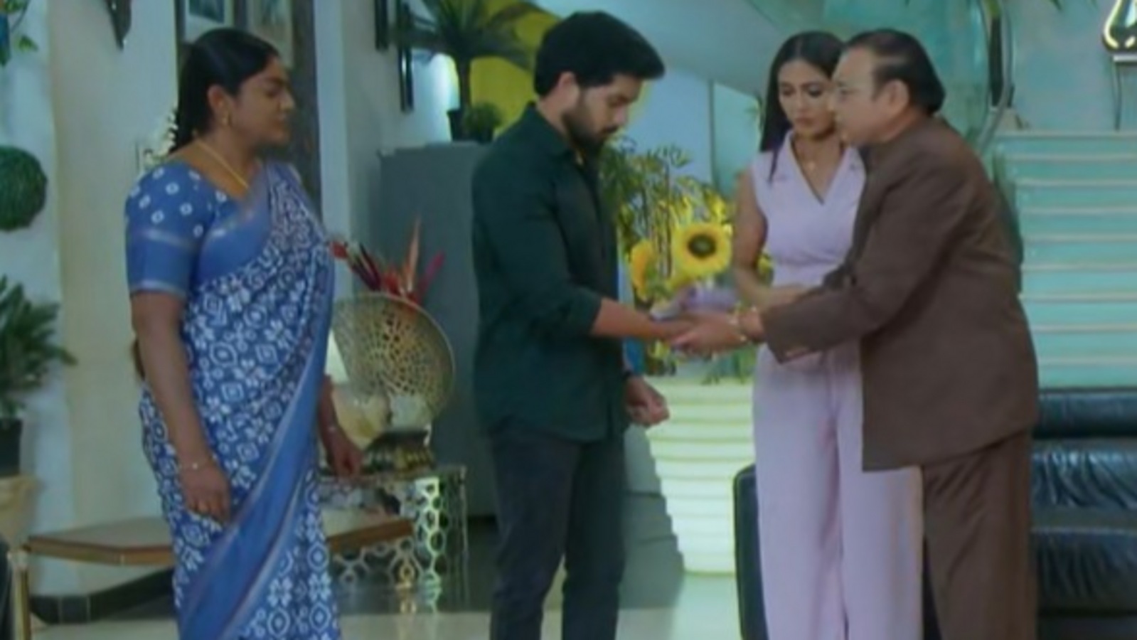 కార్తీక దీపం 2 టుడే ఎపిసోడ్: వైరా ట్రాప్-జ్యోత్స్నను కాపాడిన కార్తీక్‌-అగ్రిమెంట్ తీసుకొని వెళ్లిపో-శివ‌న్నారాయ‌ణ ఫైర్‌