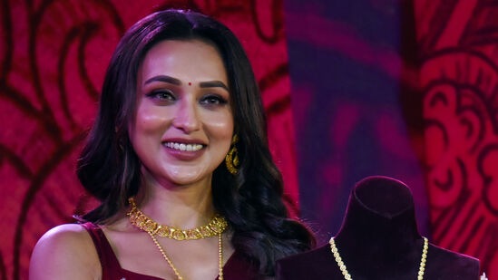 ఇక విశాఖపట్నంలో 10గ్రాముల 22 క్యారెట్ల గోల్డ్​ ధర రూ. 1,09,477గాను, 24 క్యారెట్ల పసిడి ధర రూ. 1,19,427ను ఉంది. 100 గ్రాముల సిల్వర్​ రేటు రూ. 16,660 ఉంది.