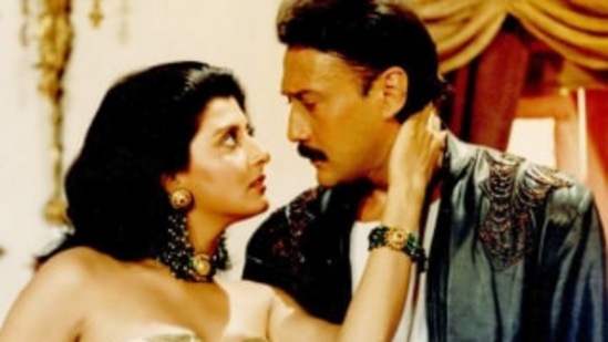 ఐఎండీబీ ప్రకారం కాస్ట్యూమ్ డిజైనర్ అన్నా సింగ్.. జాకీ, సంగీత ఎఫైర్ గురించి సల్మాన్ కు సమాచారం ఇచ్చారు. ఈ వార్త ఇద్దరు నటుల మధ్య చాలా దూరాన్ని సృష్టించింది, సల్మాన్ ఏళ్ల తరబడి నటుడితో ఏ సినిమా చేయలేదు. ఐఎండీబీ ప్రకారం కాస్ట్యూమ్ డిజైనర్ అన్నా సింగ్.. జాకీ, సంగీత ఎఫైర్ గురించి సల్మాన్ కు సమాచారం ఇచ్చారు. ఈ వార్త ఇద్దరు నటుల మధ్య చాలా దూరాన్ని సృష్టించింది, సల్మాన్ ఏళ్ల తరబడి నటుడితో ఏ సినిమా చేయలేదు.