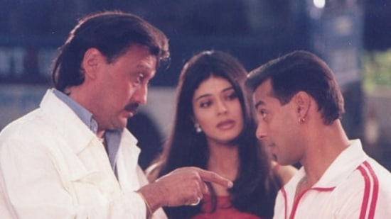 అయితే సంగీత-జాకీ గురించి వ్యాపించిన వార్తలు అబద్ధమని తేలడంతో ఇద్దరి మధ్య సంబంధాలు మళ్లీ బాగుపడ్డాయి. జాకీతో బంధన్ అనే సినిమా కూడా సల్మాన్ చేశాడు. అయితే సంగీత-జాకీ గురించి వ్యాపించిన వార్తలు అబద్ధమని తేలడంతో ఇద్దరి మధ్య సంబంధాలు మళ్లీ బాగుపడ్డాయి. జాకీతో బంధన్ అనే సినిమా కూడా సల్మాన్ చేశాడు.