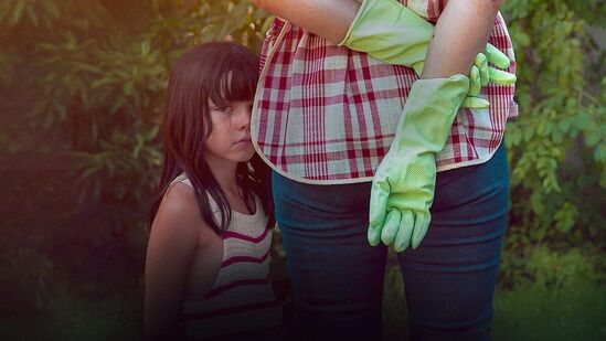 స్విమ్ టు మి - ఒక పనిమనిషి ఒక బిడ్డను చూసుకుంటుంది, ఆమె పట్ల ప్రేమ, అనురాగం లోతైన బంధాన్ని పెంచుతాయి. కానీ ప్రపంచం ఈ సంబంధం వృద్ధి చెందడానికి అవకాశం ఇస్తుందా?  అన్నదే ప్రశ్న. నెట్‌ఫ్లిక్స్‌లో అక్టోబర్ 10న రిలీజ్ కానుంది. 