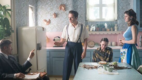 వి హావ్ ఆల్వేస్ లివ్డ్ ఇన్ ది క్యాస్టిల్- ఒకరి ఇళ్లలో ఒకరు ఆస్తి కుట్రలు జరగడం మనం చూశాము. అలాంటి ఒక ఉత్తేజకరమైన కథతో కూడిన సినిమా ఇది. ఇది అక్టోబర్ 7న నెట్‌ఫ్లిక్స్‌లో విడుదల కానుంది. ఈ కథ ఇద్దరు సిస్టర్స్ వారి మామ చుట్టూ సాగుతోంది. వారి బంధువు కుటుంబ ఆస్తిని స్వాధీనం చేసుకోవడానికి వచ్చినప్పుడు వారు చితికిపోతారు.