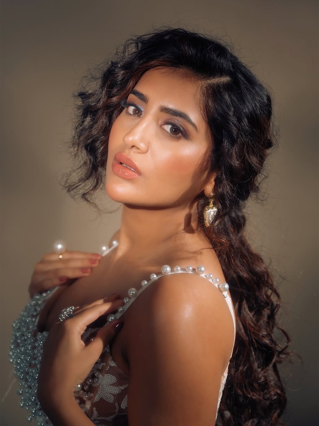 శశి తర్వాత తెలుగులో మరో నాలుగు సినిమాలు చేసింది రాశి సింగ్. ఆ నాలుగు సినిమాలన్నీ థ్రిల్లర్లే కావడం విశేషం. శశి తర్వాత తెలుగులో మరో నాలుగు సినిమాలు చేసింది రాశి సింగ్. ఆ నాలుగు సినిమాలన్నీ థ్రిల్లర్లే కావడం విశేషం.