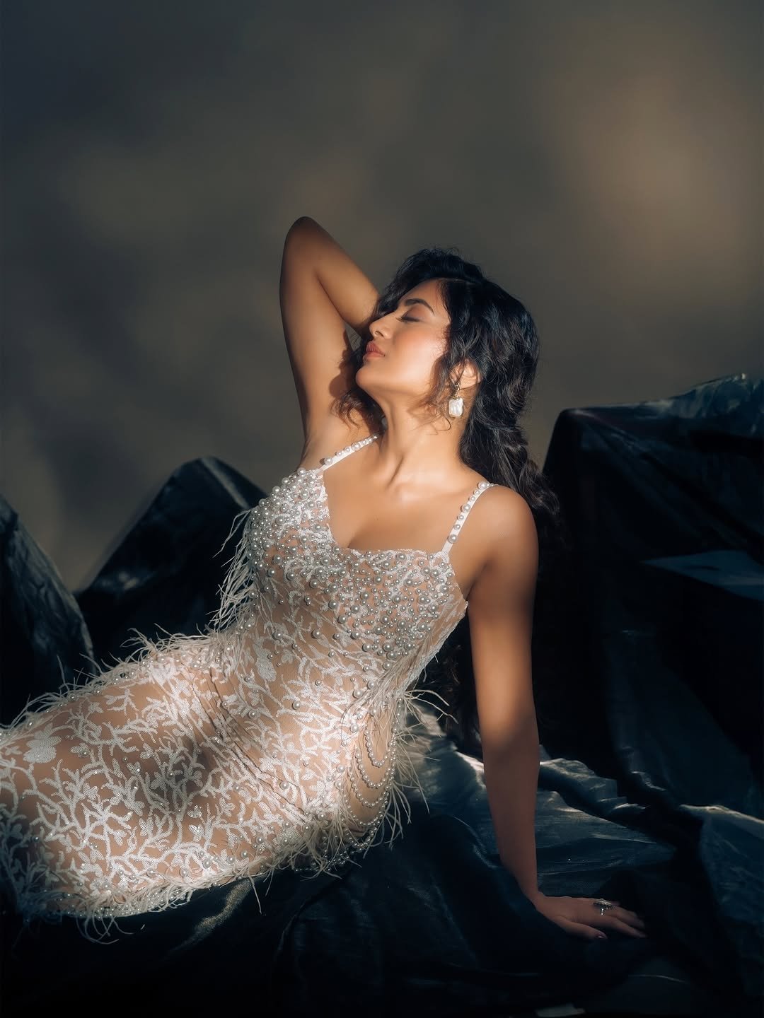 హీరోయిన్ కాకముందు రాశి సింగ్ ఎయిర్ హోస్టెస్ గా పని చేసింది. ఆ తర్వాత సినిమాల్లోకి అడుగుపెట్టింది. హీరోయిన్ కాకముందు రాశి సింగ్ ఎయిర్ హోస్టెస్ గా పని చేసింది. ఆ తర్వాత సినిమాల్లోకి అడుగుపెట్టింది.