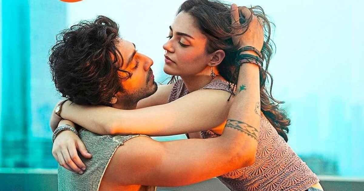 అహాన్ పాండే, అనిత్ పడ్డా కాంబినేషన్ లో తెరకెక్కిన 'సయ్యారా' సినిమా కూడా అప్పటి నుంచి నెట్ ఫ్లిక్స్ లో ఆకట్టుకుంటోంది. థియేటర్ లో బ్లాక్ బస్టర్ హిట్ తర్వాత ఈ సినిమా నెట్ ఫ్లిక్స్ ప్రేక్షకులకు కూడా నచ్చింది. ఇది ఐదో స్థానంలో ఓటీటీ ట్రెండింగ్ అవుతోంది.