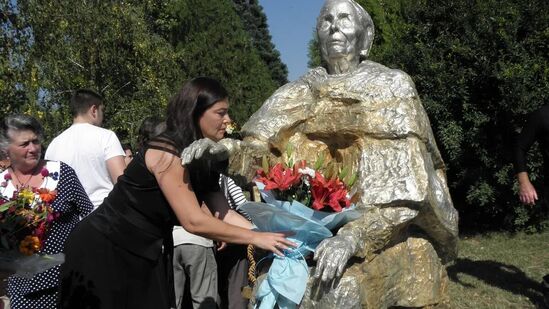 బాబా వంగా ప్రపంచవ్యాప్తంగా నెలకొన్న రాజకీయ పరిస్థితులపై కూడా అప్పట్లోనే అంచనా వేసింది. 2026, 2028 మధ్య చైనా శక్తి యునైటెడ్ స్టేట్స్ ను అధిగమిస్తుందని చెప్పడం గమనార్హం. బాబా వంగా ప్రపంచవ్యాప్తంగా నెలకొన్న రాజకీయ పరిస్థితులపై కూడా అప్పట్లోనే అంచనా వేసింది. 2026, 2028 మధ్య చైనా శక్తి యునైటెడ్ స్టేట్స్ ను అధిగమిస్తుందని చెప్పడం గమనార్హం.
