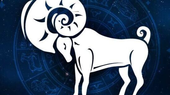 మేష రాశి: మేష రాశి వారికి రుచక రాజయోగం 6వ ఇంట్లో ఏర్పడడంతో శుభ ఫలితాలు ఎదురవుతాయి. శత్రువుల నుంచి ఎలాంటి బంధనలు ఉండవు. పని ప్రదేశంలో మీకు అన్ని అనుకూలంగా ఉంటాయి. ఆర్థిక పరిస్థితి కూడా బాగుంటుంది. ఆదాయం పెరుగుతుంది, విజయాలను అందుకుంటారు. మీ ఆదాయం కూడా పెరుగుతుంది. అనేక విధాలుగా మీకు కలిసి వస్తుంది. మేష రాశి: మేష రాశి వారికి రుచక రాజయోగం 6వ ఇంట్లో ఏర్పడడంతో శుభ ఫలితాలు ఎదురవుతాయి. శత్రువుల నుంచి ఎలాంటి బంధనలు ఉండవు. పని ప్రదేశంలో మీకు అన్ని అనుకూలంగా ఉంటాయి. ఆర్థిక పరిస్థితి కూడా బాగుంటుంది. ఆదాయం పెరుగుతుంది, విజయాలను అందుకుంటారు. మీ ఆదాయం కూడా పెరుగుతుంది. అనేక విధాలుగా మీకు కలిసి వస్తుంది.